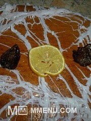 Приготовление блюда по рецепту - Курица с лимоном и черносливом в сетке.. Шаг 2