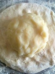 Приготовление блюда по рецепту - Осетинский пирог с картофелем. Шаг 7