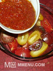 Приготовление блюда по рецепту - Холодная закуска из помидор. Шаг 3