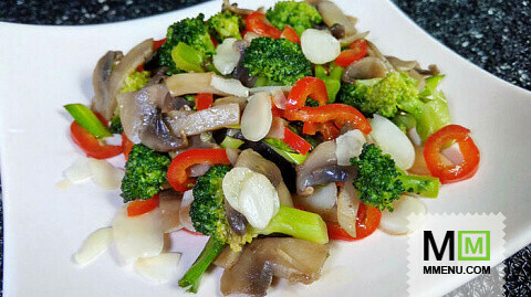 Салат с грибами и брокколи за 15 минут