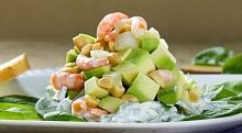 Рецепт - Салат из креветок с соусом из шпината