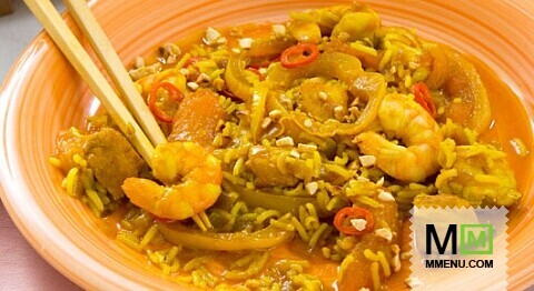 Наси горенг (жареный рис с курицей и креветками) Наси горенг (жареный рис с курицей и креветками)