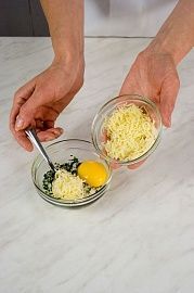 Приготовление блюда по рецепту - Бутерброды "Весна в круге". Шаг 2