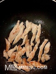 Приготовление блюда по рецепту - Стир-фрай из курицы с шампиньонами и перцем. Шаг 1