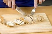Приготовление блюда по рецепту - Рулет из курицы с зеленью. Шаг 17