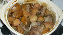 Рецепт - Свиные ребра в духовке с айвой и яблоком