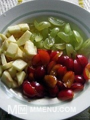 Приготовление блюда по рецепту - Сырково-молочное желе с фруктами и печеньем. Шаг 3