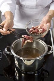 Приготовление блюда по рецепту - Пекинский кисло-сладкий суп с уткой. Шаг 2