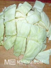 Приготовление блюда по рецепту - Тушеная картошка с капустой. Шаг 2