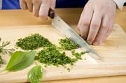 Приготовление блюда по рецепту - Рулет из курицы с зеленью. Шаг 5