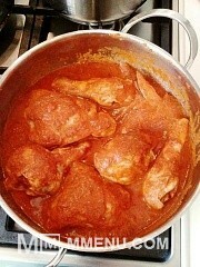 Приготовление блюда по рецепту - Цыплёнок в томатно-оливковом соусе с каперсами. Шаг 3