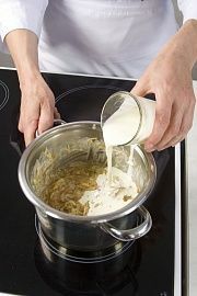 Приготовление блюда по рецепту - Сливочный вермишелевый пудинг с орехами. Шаг 5