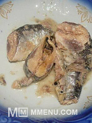 Приготовление блюда по рецепту - Салат из консервированной рыбы в масле. Шаг 1