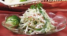 Рецепт - Салат из крабов с яблоками и огурца