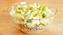Рецепт - Салат с омлетными блинчиками, курицей и ананасом - видео рецепт 
