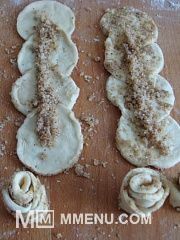 Приготовление блюда по рецепту - Печенье "розочки" с грецким орехом. Шаг 4