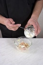 Приготовление блюда по рецепту - Салат из белокочанной капусты с перцем. Шаг 3