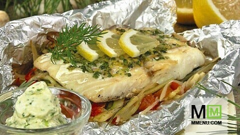 Белая рыба, запеченная с овощами