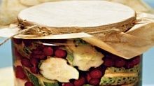 Рецепт - Огурцы, маринованные с клюквой.