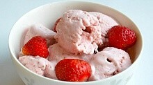 Рецепт - Просто мороженое с клубникой на сметане или сливках