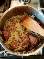 Приготовление блюда по рецепту - Тушёные утиные (куриные) желудочки в луковом соусе. Шаг 3
