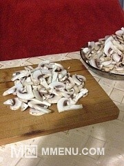 Приготовление блюда по рецепту - Сырный суп с куриной грудкой и грибами. Шаг 2