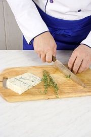 Приготовление блюда по рецепту - Картофельная запеканка с грибами и горгонзолой. Шаг 3