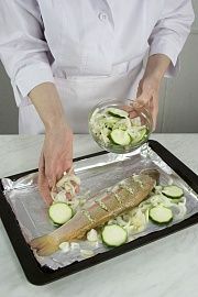 Приготовление блюда по рецепту - Форель, тушенная с овощами. Шаг 4