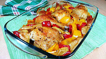 Рецепт - Запеченная курица с яблоками и сладким перцем