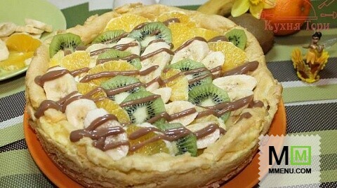Торт-эклер с фруктами и шоколадом