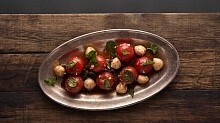 Рецепт - Салат из Маринованных Помидорок Черри и Шариками Моцареллы