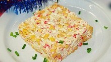 Рецепт - Салат с крабовыми палочками и кукурузой - Новогодний салат