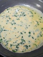 Приготовление блюда по рецепту - Пикантные сырные блинчики с петрушкой.. Шаг 10