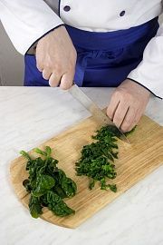 Приготовление блюда по рецепту - Помидоры,  запеченные со шпинатом. Шаг 1
