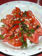 Приготовление блюда по рецепту - Салат помидоры с базиликом. Шаг 2