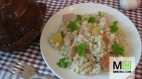 Жаркое из перловки и свинины в горшочках