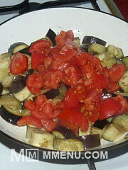 Приготовление блюда по рецепту - Тушеные баклажаны с помидорами. Шаг 3