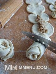 Приготовление блюда по рецепту - Печенье "розочки" с грецким орехом. Шаг 2