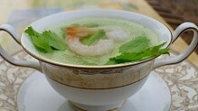 Рецепт - Крем-суп из сельдерея, базилика, молодого горошка с креветками
