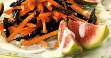 Рецепт - Салат из моркови с инжиром и черносливом