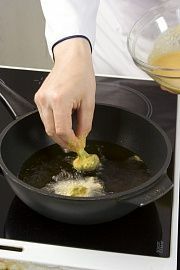 Приготовление блюда по рецепту - Овощи фри в гороховом кляре. Шаг 4