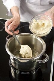 Приготовление блюда по рецепту - Молочная помадка с орехами кешью. Шаг 2