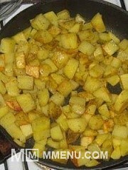 Приготовление блюда по рецепту - Грибы тушенные с картошкой в горшочках . Шаг 6