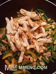 Приготовление блюда по рецепту - Стир-фрай из курицы со стручковой фасолью. Шаг 11