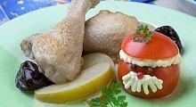 Рецепт - Курица с яблоками и черносливом