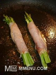Приготовление блюда по рецепту - Спаржа со свиным окороком и красной икрой. Шаг 4