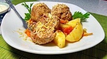 Рецепт - Мясные тефтели с картофелем в томатном соусе