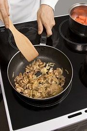Приготовление блюда по рецепту - Бабка картофельная с грибами. Шаг 2