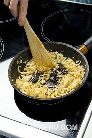 Приготовление блюда по рецепту - Вареники с капустой и грибами. Шаг 2