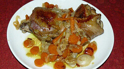 Рецепт: Куриные окорочка с луком Рецепт: Куриные окорочка с луком
